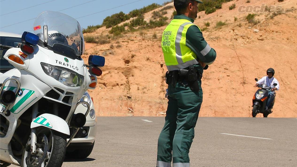 Motos camufladas controlan las carreteras los fines de semana
